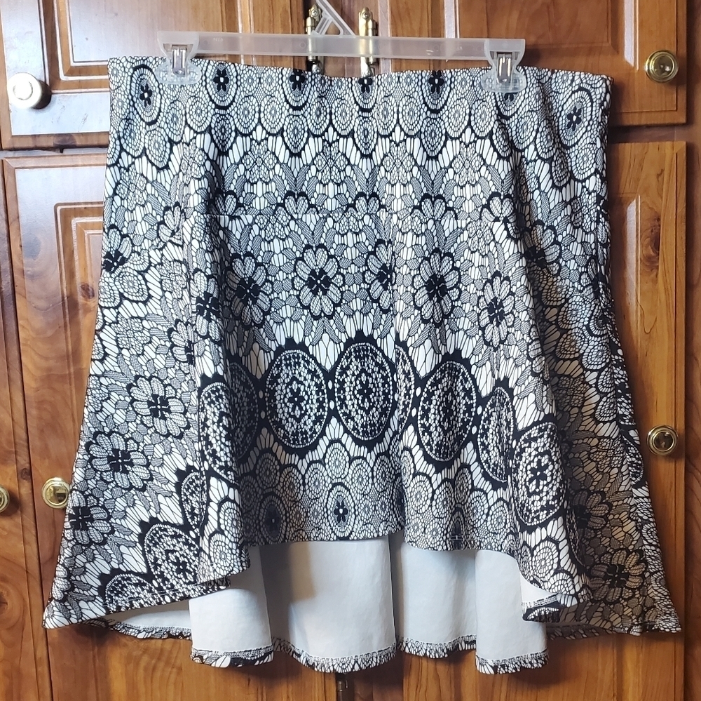 TORRID High Low Eyelash Lace Black & White Size